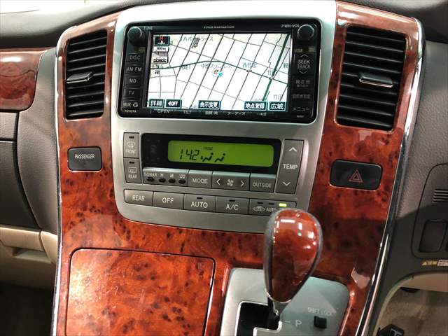 2003 Toyota Alphard | Autorec Enterprise, Ltd.