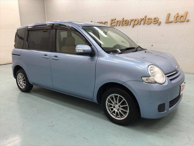 Toyota sienta 2013