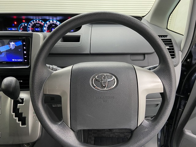 2008 Toyota Voxy | Autorec Enterprise, Ltd.